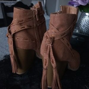 Open-toed high heels